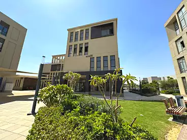 مبنى إداري للإيجار