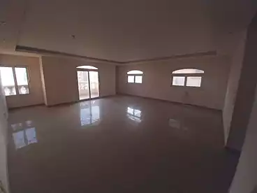 شقق للإيجار في شارع يوسف السباعي، جنوب الاكاديميه (ج)، 200 متر