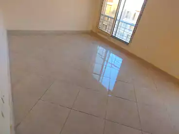 شقق للبيع - 3 غرف - بالدور 4