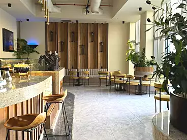 Commercial For rent in Northern 90th St., 90th Street, 350 sqm