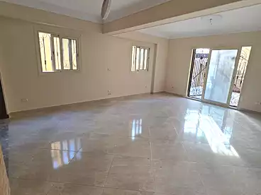 شقة بحديقة للإيجار في محور عباس العقاد، البنفسج 2، 150 متر