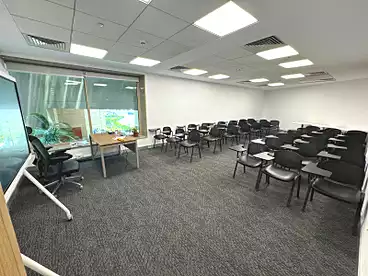 Administrative For rent in Northern 90th St., 90th Street, 600 sqm