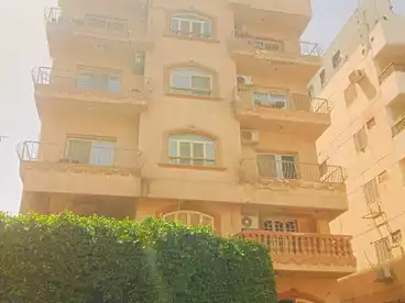 For sale in Mecca El Mokarrama St., Neighborhood 7th, 430 sqm