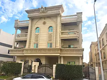 For sale in Suleiman al-Halabi St., El Banafsag 11, 350 sqm