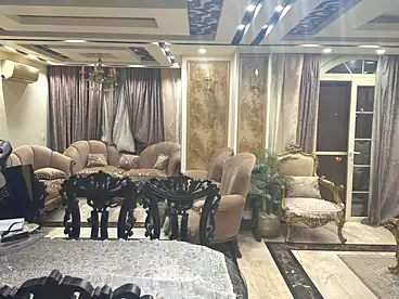 For sale in Khaled Ibn El Waleed St., South Academy (D), 200 sqm