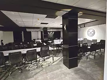 مقر إداري للإيجار في شارع التسعين الجنوبي، شارع التسعين، 180 متر