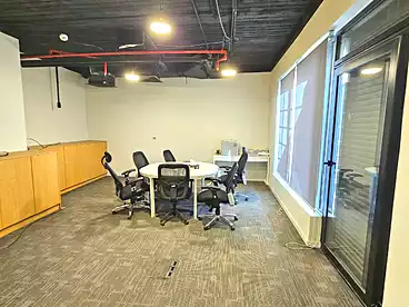 Offices For rent in Northern 90th St., 90th Street, 300 sqm