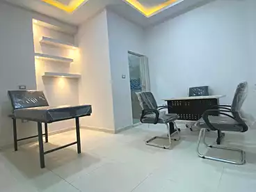 طبي للإيجار في شارع عثمان بن عفان، ميدان تريومف، 300 متر