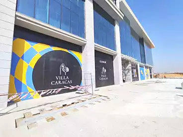 للبيع في مول جولدن جيت - ريدكون، كمبوند بالتجمع الخامس، 165 متر