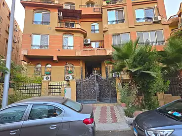 Apartments For sale in Street 100, Tenth Neighborhood, 135 sqm