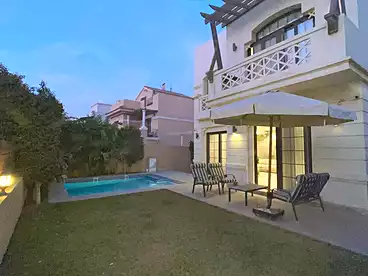 فلل للإيجار في كمبوند ماونتن فيو هايد بارك، كمبوند بالتجمع الخامس، 400 متر