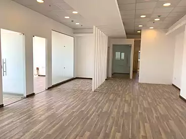 Offices For rent in Northern 90th St., 90th Street, 220 sqm