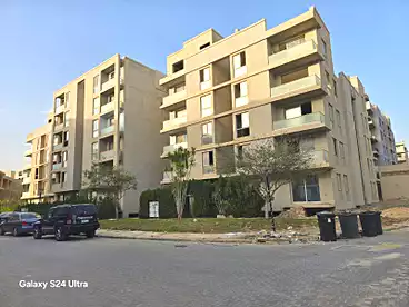 شقق للبيع في كمبوند كريك بارك - جراند جروب، كمبوند في ٦ اكتوبر، 200 متر