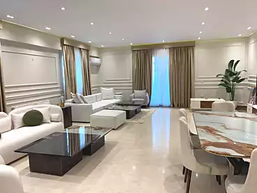 Penthouse For rent in Southern 90th St., 90th Street, 330 sqm