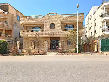 فلل للبيع في شارع صدقي سليمان، جنوب الاكاديميه (ج)، 700 متر
