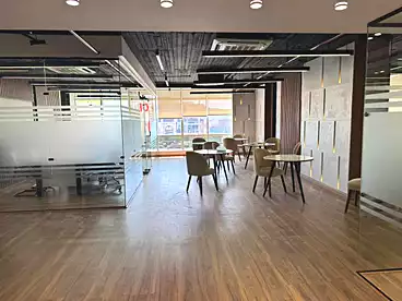Administrative For rent in Southern 90th St., 90th Street, 350 sqm
