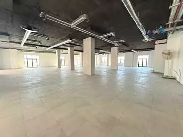 Administrative For rent in Southern 90th St., 90th Street, 2000 sqm
