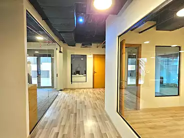 Offices For rent in Northern 90th St., 90th Street, 300 sqm