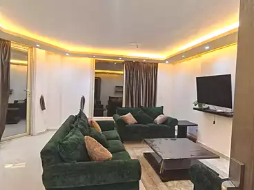 عقارات للإيجار في شارع عبد الحميد بدوي، شيراتون، 120 متر