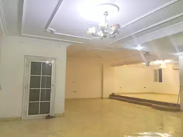 عقارات للإيجار في شارع خالد بن الوليد، شيراتون، 270 متر