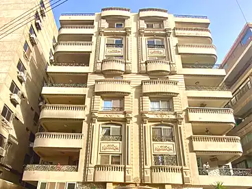 في شارع عبد العزيز فهمي، ميدان هليوبوليس، 180 متر
