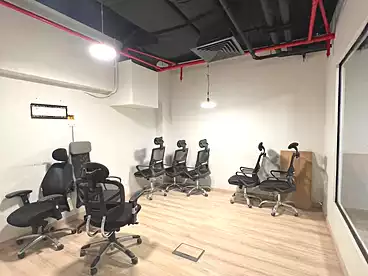 Offices For rent in Northern 90th St., 90th Street, 200 sqm