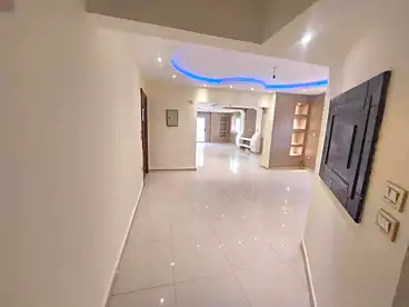 شقق للبيع في شارع تحسين فرغلي، المنطقة الأولى، 230 متر