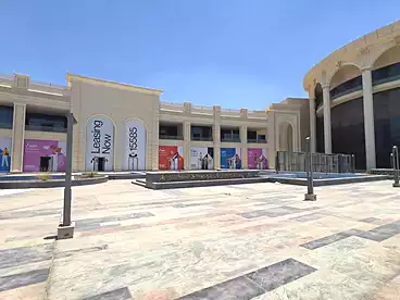محلات للإيجار في شارع التسعين الجنوبي، شارع التسعين، 245 متر