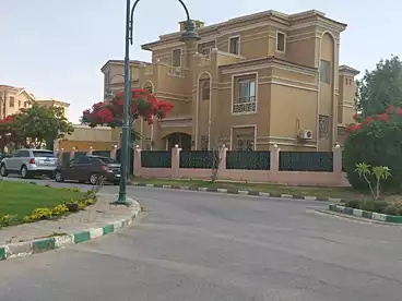 Villas For rent in Southern 90th St., 90th Street, 500 sqm