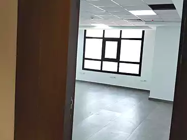 Administrative For rent in Southern 90th St., 90th Street, 78 sqm