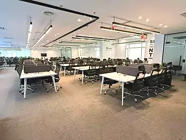 Administrative For rent in Southern 90th St., 90th Street, 1900 sqm