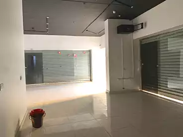 تجاري للإيجار في شارع سليمان اباظه، الدقي، 70 متر