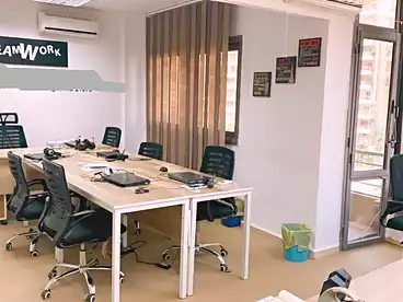 مكاتب للإيجار في كمبوند أشجار دارنا - ام سكويرد، كمبوند بالمعادي، 220 متر