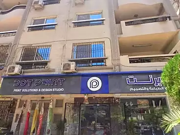 تجاري للبيع في شارع أحمد حسن، المنطقة التاسعة، 275 متر