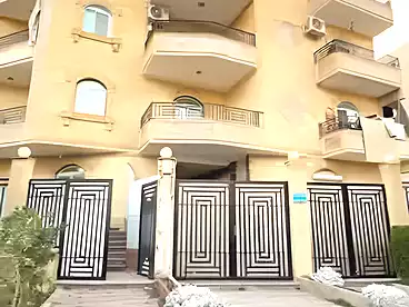شقق للبيع في الحي الثالث عشر، الشيخ زايد، 350 متر