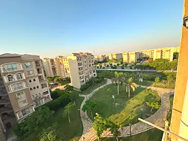 في طريق مدينتي، المنطقه الأولى عمارات، 135 متر