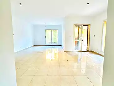 شقة بحديقة للبيع في طريق مدينتي، المنطقه الأولى عمارات، 160 متر