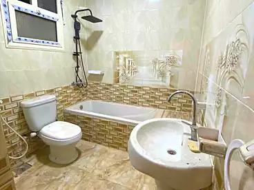 عقارات للإيجار في شارع 27، النزهة 2، 150 متر