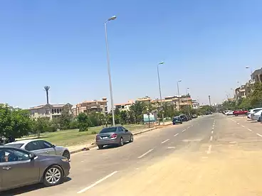 شقق للبيع في شارع معاذ بن جبل، جنوب الاكاديميه (أ)، 200 متر