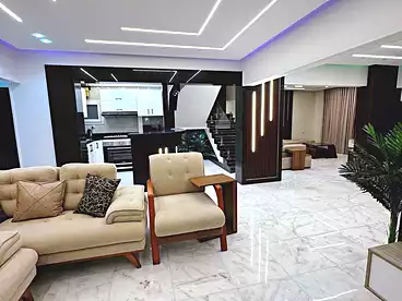 دوبلكس للإيجار في شارع صقر قريش، شيراتون، 270 متر