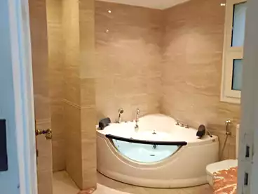 فلل للإيجار في شارع عمرو بن العاص، المرحله الثانيه، 300 متر