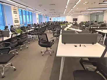 إداري للإيجار في شارع التسعين الجنوبي، شارع التسعين، 1500 متر