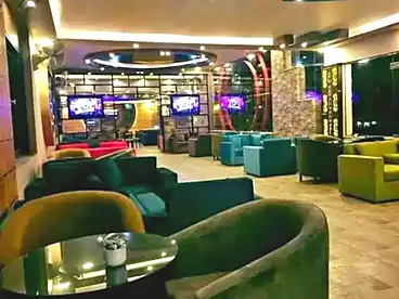 تجاري للإيجار في كامب شيزار، الاسكندرية، 150 متر