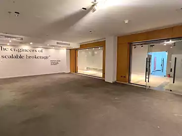 Administrative For rent in Southern 90th St., 90th Street, 1200 sqm