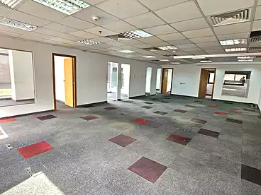Offices For rent in Northern 90th St., 90th Street, 600 sqm
