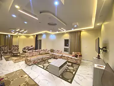 عقارات للبيع في الحي الثامن، العبور، 240 متر