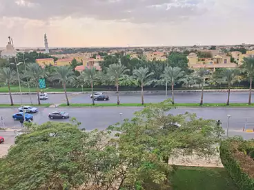 شقق للبيع في طريق مدينتي، المنطقه الأولى عمارات، 261 متر