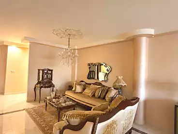 للبيع في شارع محمود سامي البارودي، القرية السياحية الرابعه، 250 متر