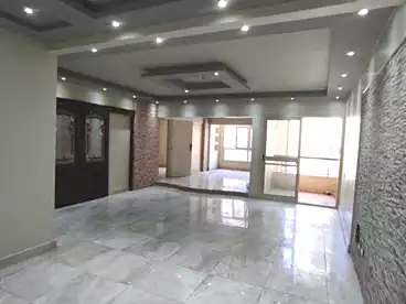 شقق للإيجار في محرم بك، الاسكندرية، 130 متر