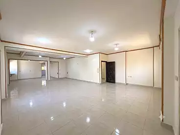 سكني للإيجار في شارع عمر مكرم، النرجس 8، 180 متر
